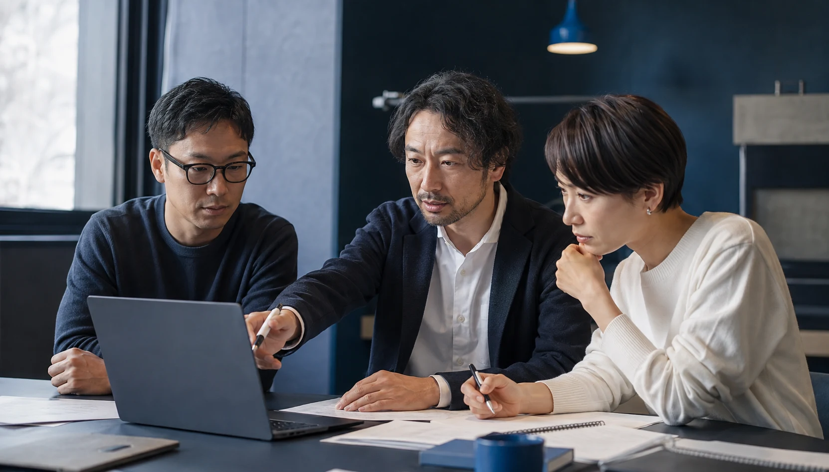 経営課題とITの選択肢を少人数で検討する様子
